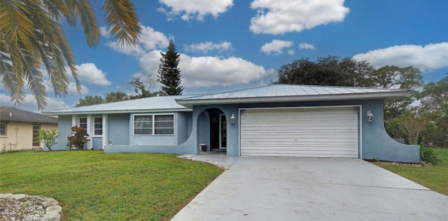 Casa en Port Charlotte, Florida 3 dormitorios, 175.49 m2 № 2424286