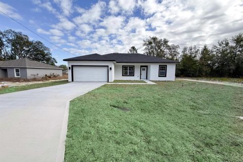 House in Ocklawaha, Florida 3 bedrooms, 128.02 sq.m. № 1560612 - photo 1