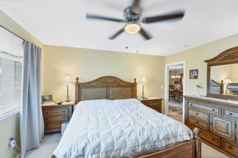 Condo in Sarasota, Florida, 2 bedrooms  № 1535687 - photo 15