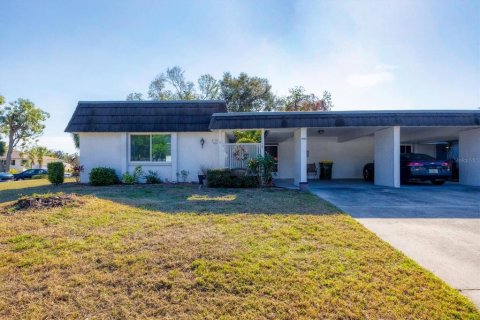 Condo in Sarasota, Florida, 2 bedrooms  № 1535687 - photo 1