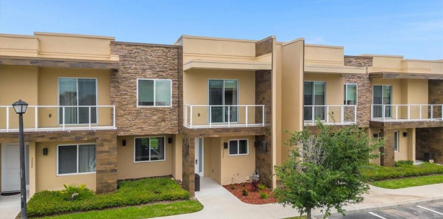 Townhouse in Kissimmee, Florida 3 bedrooms, 210.24 sq.m. № 1555256