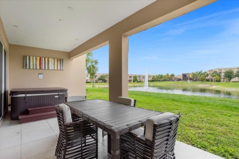 Townhouse in Kissimmee, Florida 3 bedrooms, 210.24 sq.m. № 1555256 - photo 25