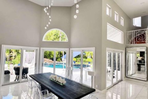 House in West Palm Beach, Florida 4 bedrooms, 398.55 sq.m. № 2188823 - photo 8