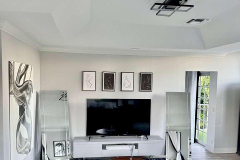 House in West Palm Beach, Florida 4 bedrooms, 398.55 sq.m. № 2188823 - photo 17