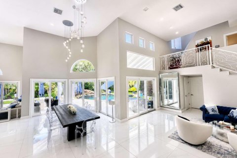 House in West Palm Beach, Florida 4 bedrooms, 398.55 sq.m. № 2188823 - photo 6