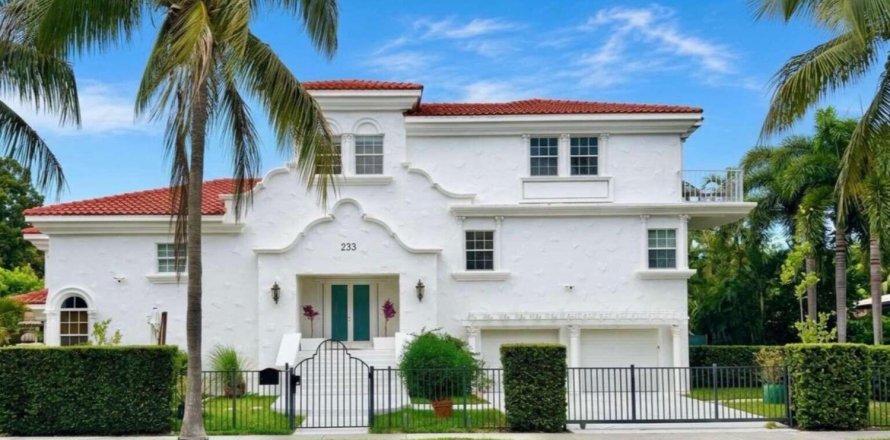 House in West Palm Beach, Florida 4 bedrooms, 398.55 sq.m. № 2188823