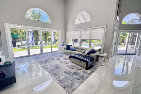 House in West Palm Beach, Florida 4 bedrooms, 398.55 sq.m. № 2188823 - photo 7