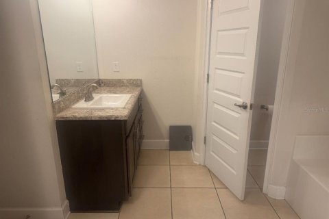 House in Leesburg, Florida 4 bedrooms, 233.37 sq.m. № 1912019 - photo 12