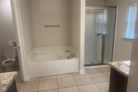 House in Leesburg, Florida 4 bedrooms, 233.37 sq.m. № 1912019 - photo 9