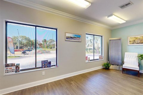 Propiedad comercial en venta en New Smyrna Beach, Florida, 180.97 m2 № 1893813 - foto 5