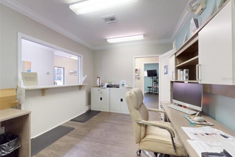 Propiedad comercial en venta en New Smyrna Beach, Florida, 180.97 m2 № 1893813 - foto 15