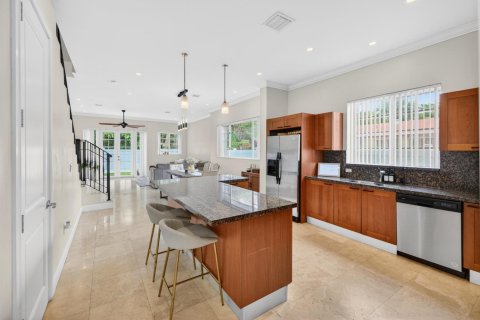 Townhouse in Fort Lauderdale, Florida 3 bedrooms, 215.81 sq.m. № 2078562 - photo 2