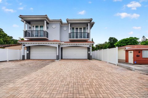 Adosado en Fort Lauderdale, Florida 3 dormitorios, 215.81 m2 № 2078562