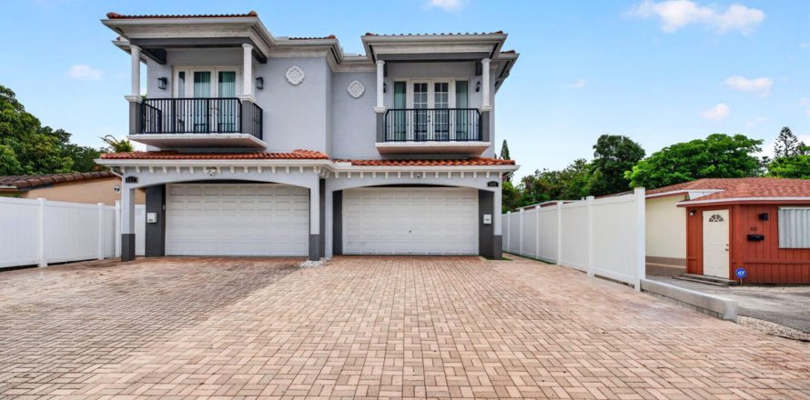Townhouse in Fort Lauderdale, Florida 3 bedrooms, 215.81 sq.m. № 2078562