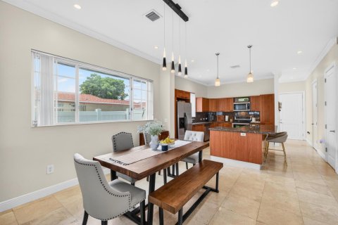 Townhouse in Fort Lauderdale, Florida 3 bedrooms, 215.81 sq.m. № 2078562 - photo 6