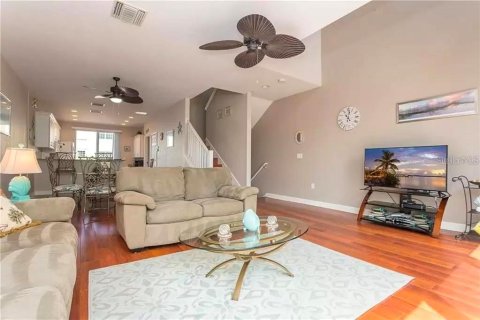 Adosado en alquiler en Sarasota, Florida, 3 dormitorios, 184.23 m2 № 1911973 - foto 5