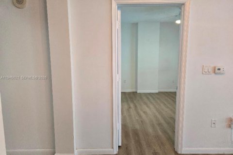 Copropriété à louer à Miami, Floride: 1 chambre, 70.51 m2 № 2001240 - photo 16