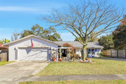 House in Maitland, Florida 4 bedrooms, 177.35 sq.m. № 2112170