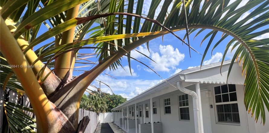 Commercial property in Fort Lauderdale, Florida 210.52 sq.m. № 2022632