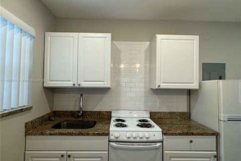 Commercial property in Fort Lauderdale, Florida 210.52 sq.m. № 2022632 - photo 5