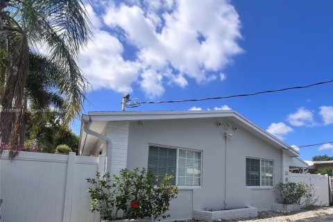 Commercial property in Fort Lauderdale, Florida 210.52 sq.m. № 2022632 - photo 3