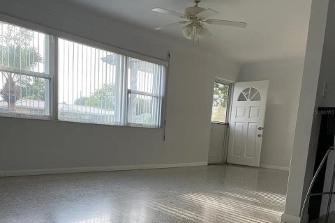 Casa en venta en Kenneth City, Florida, 2 dormitorios, 117.06 m2 № 2324302 - foto 3