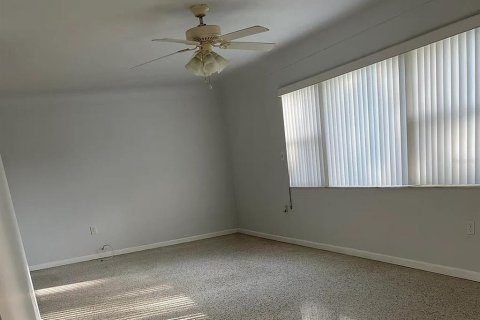 Casa en venta en Kenneth City, Florida, 2 dormitorios, 117.06 m2 № 2324302 - foto 4