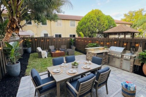 Touwnhouse à vendre à Miramar, Floride: 3 chambres, 148.74 m2 № 2058787 - photo 3