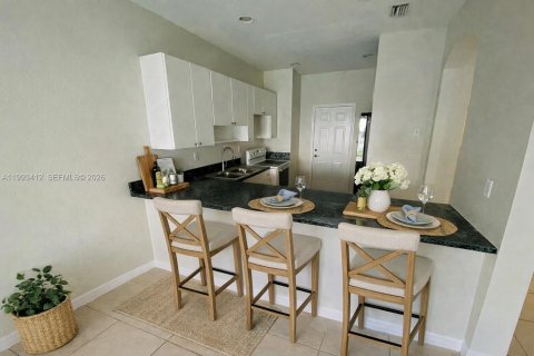 Touwnhouse à vendre à Miramar, Floride: 3 chambres, 148.74 m2 № 2058787 - photo 4