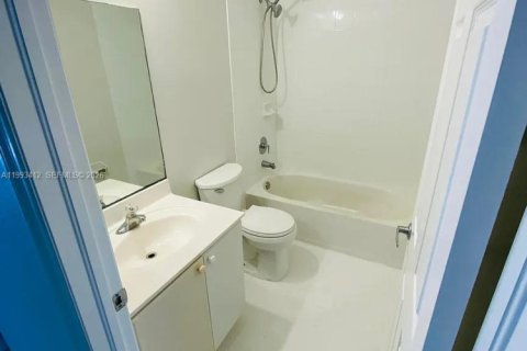 Touwnhouse à vendre à Miramar, Floride: 3 chambres, 148.74 m2 № 2058787 - photo 23