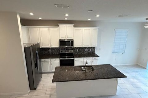 Casa en alquiler en Kissimmee, Florida, 4 dormitorios, 171.03 m2 № 1778675 - foto 6