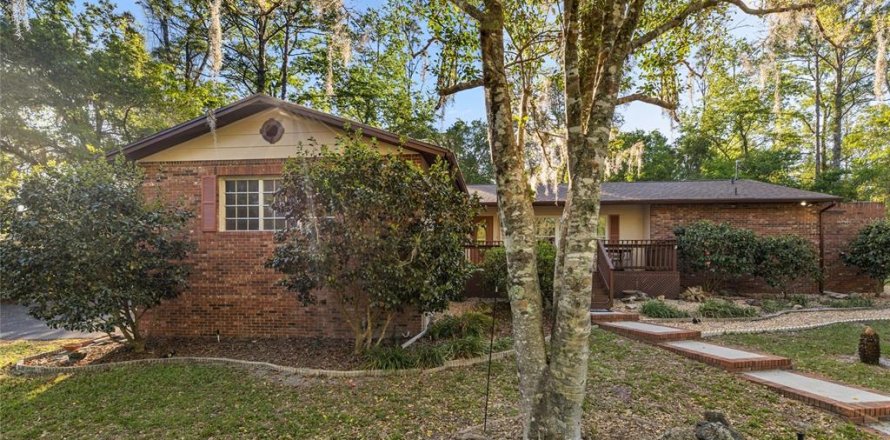 House in Dunnellon, Florida 3 bedrooms, 213.49 sq.m. № 2098357