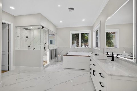 Casa en venta en Tampa, Florida, 4 dormitorios, 412.49 m2 № 2217747 - foto 11