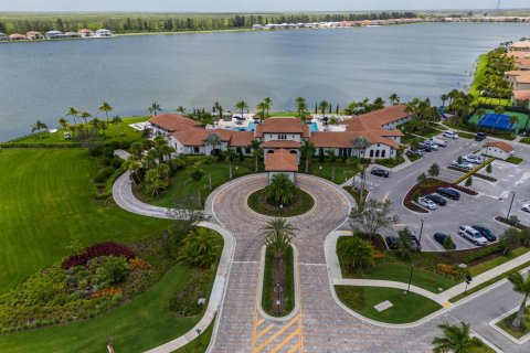 Купить виллу или дом в Паркленд, Флорида 5 спален, 495.08м2, № 1139388 - фото 1