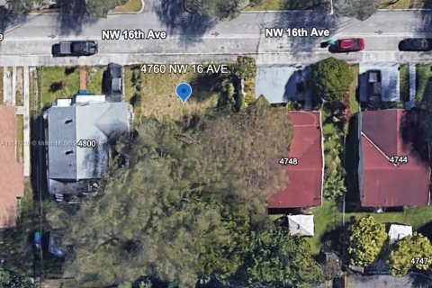 Terreno en venta en Miami, Florida № 1848295 - foto 1