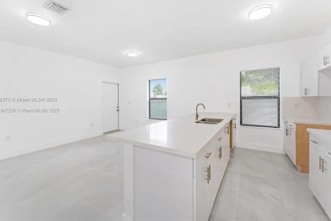 Terreno en venta en Miami, Florida № 1848295 - foto 10