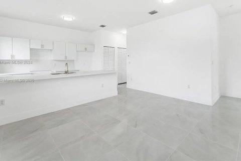 Terreno en venta en Miami, Florida № 1848295 - foto 12