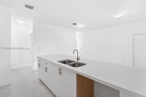 Terreno en venta en Miami, Florida № 1848295 - foto 11