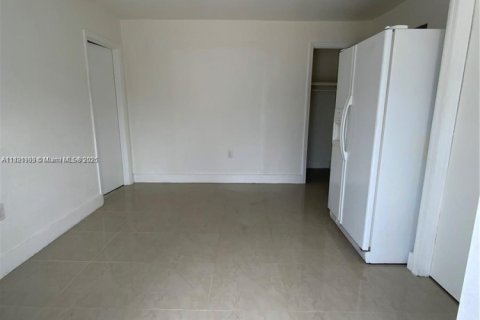 Propiedad comercial en venta en Miami, Florida, 166.48 m2 № 1945194 - foto 18