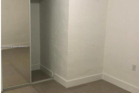 Propiedad comercial en venta en Miami, Florida, 166.48 m2 № 1945194 - foto 23