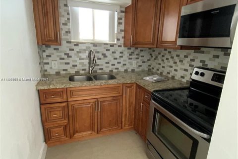 Propiedad comercial en venta en Miami, Florida, 166.48 m2 № 1945194 - foto 19