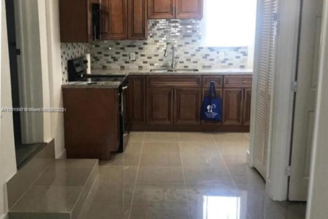 Propiedad comercial en venta en Miami, Florida, 166.48 m2 № 1945194 - foto 7