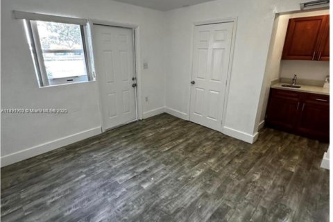 Propiedad comercial en venta en Miami, Florida, 166.48 m2 № 1945194 - foto 28