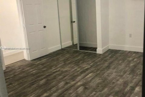 Propiedad comercial en venta en Miami, Florida, 166.48 m2 № 1945194 - foto 10
