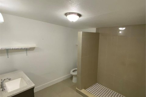 Propiedad comercial en venta en Miami, Florida, 166.48 m2 № 1945194 - foto 14