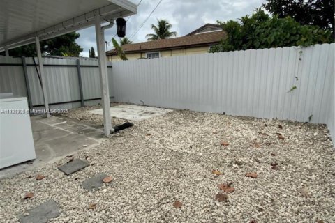 Propiedad comercial en venta en Miami, Florida, 166.48 m2 № 1945194 - foto 25