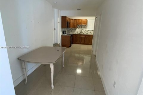 Propiedad comercial en venta en Miami, Florida, 166.48 m2 № 1945194 - foto 4