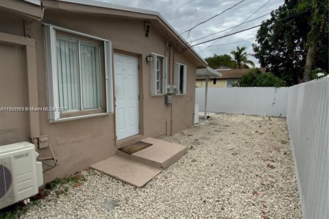 Propiedad comercial en venta en Miami, Florida, 166.48 m2 № 1945194 - foto 16