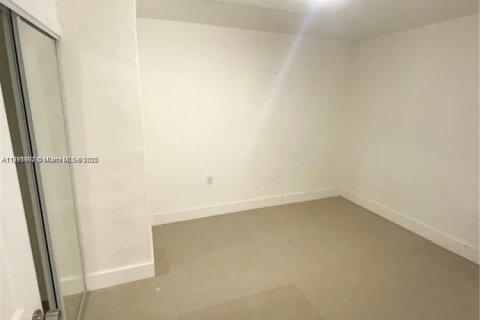 Propiedad comercial en venta en Miami, Florida, 166.48 m2 № 1945194 - foto 12