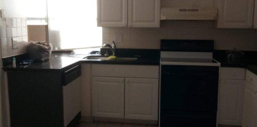 House in Margate, Florida 3 bedrooms, 136.47 sq.m. № 874285